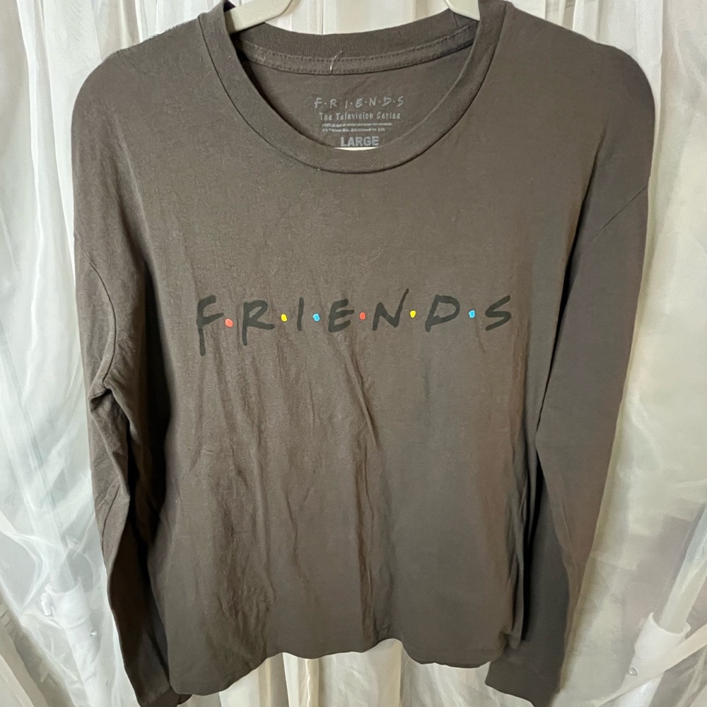 PreLoved Gray “Friends” Long Sleeve Shirt in Sz (L)